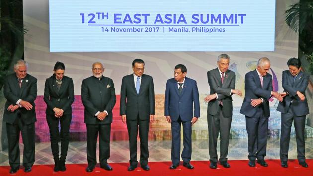 Leaders from the ASEAN and their dialogue partners which comprises the East Asia Summit, pose for a group photo session at the 31st ASEAN Summit , November 14, 2017 in Manila, Philippines.(AP)