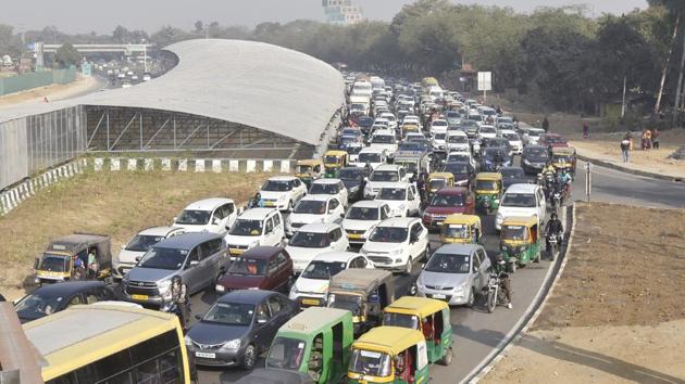 Traffic jam near Singnature Tower as traffic was diverted ahead of chief minister Manohar Lal Khattar’s arrival to inaugurate the underpass here, on Monday.(Sanjeev Verma/HT PHOTO)