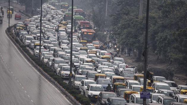Commuters on Tuesday faced traffic jams on prominent stretches across Delhi as the full dress rehearsal for the Republic Day parade began from Vijay Chowk towards Red Fort. All parallel roads on the route of the parade in central Delhi were congested because of barricades and pickets put in place by traffic police. (Raj K Raj / HT Photo) Commuters on Tuesday faced traffic jams on prominent stretches across Delhi as the full dress rehearsal for the Republic Day parade began from Vijay Chowk towards Red Fort. All parallel roads on the route of the parade in central Delhi were congested because of barricades and pickets put in place by traffic police. (Raj K Raj / HT Photo)