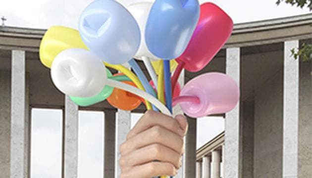 About two dozen artists, gallery owners and officials wrote an open letter Monday urging the city of Paris not to install the 12-metre-tall “Bouquet of Tulips” outside the Museum of Modern Art and adjacent Palais de Tokyo, a contemporary art centre. (www.jeffkoons.com) About two dozen artists, gallery owners and officials wrote an open letter Monday urging the city of Paris not to install the 12-metre-tall “Bouquet of Tulips” outside the Museum of Modern Art and adjacent Palais de Tokyo, a contemporary art centre. (www.jeffkoons.com)