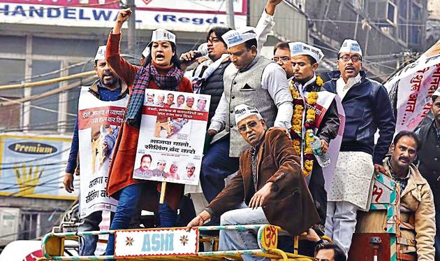 AAP supporters protest against sealing on Tuesday.(Sonu Mehta/HT PHOTO)