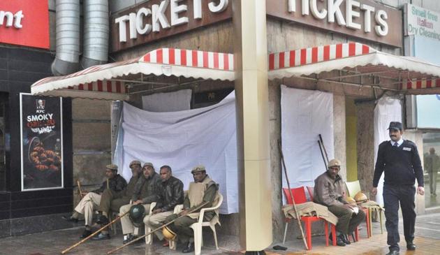 Police force was deployed in large numbers at malls and multiplexes in Gurgaon on Tuesday. (HT PHOTO) Police force was deployed in large numbers at malls and multiplexes in Gurgaon on Tuesday. (HT PHOTO)