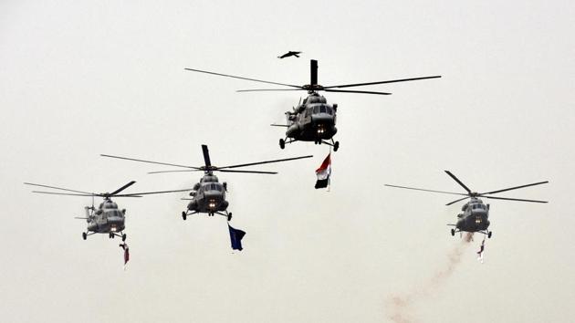 Indian Air Force helicopters fly past Rajpath during the full dress rehearsal. The day’s programme began at 9:50 a.m with the parade heading from Vijay Chowk, all the way to Red Fort. (Mohd Zakir / HT Photo) 