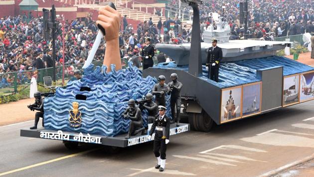 The Naval tableau showcasing the MARCOS special forces makes its way through packed stands. (Mohd Zakir / HT Photo) 
