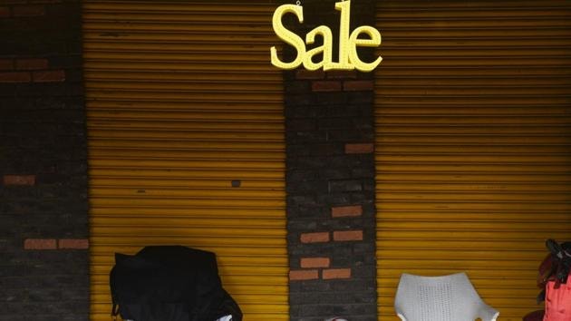 Shops closed in protest against the sealing drive in South Extension market in New Delhi on January 19, 2018. (Vipin Kumar/HT Photo) Shops closed in protest against the sealing drive in South Extension market in New Delhi on January 19, 2018. (Vipin Kumar/HT Photo)