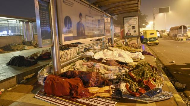 The hospital sees about 7,000 patients in its out-patient department every day, with at least 30% of them from neighbouring states. “We do not have enough space to accommodate everyone on the hospital premises,” said a doctor from the hospital, adding that the patients can stay in Delhi government-run night shelters. (Burhaan Kinu / HT Photo)