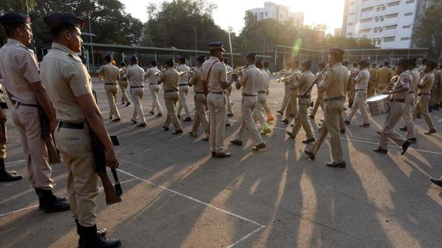 Police personnel doing a march pass practice for parade ahead of Republic Day on Friday. (Pratham Gokhale/HT Photo) 