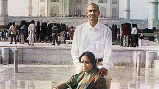 File photo of Sohrabuddin Sheikh and his wife Kausar Bi.(PTI)