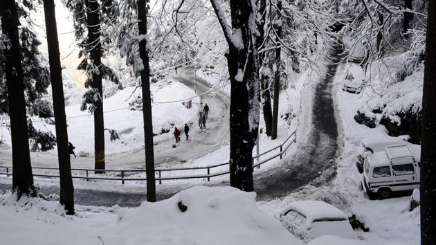 Tuesday’s snowfall, the first in Shimla and second in the higher reaches of Kullu, Kinnaur, brought smiles to all. (Deepak Sansta/HT) Tuesday’s snowfall, the first in Shimla and second in the higher reaches of Kullu, Kinnaur, brought smiles to all. (Deepak Sansta/HT)