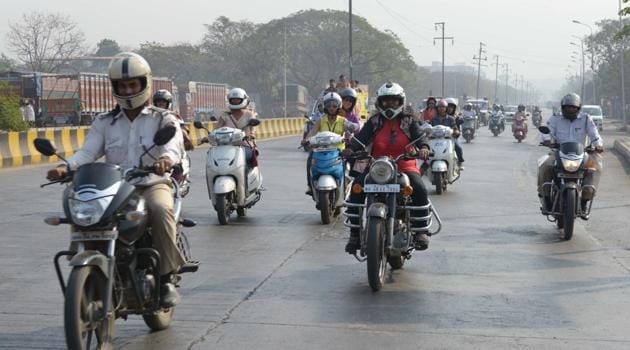 Transport commissioner of Maharashtra has directed all Regional Transport Offices (RTOs) in Maharashtra to act against two-wheeler dealers who do not provide two helmets to the customer buying a two-wheeler from them. (Hindustan Times) Transport commissioner of Maharashtra has directed all Regional Transport Offices (RTOs) in Maharashtra to act against two-wheeler dealers who do not provide two helmets to the customer buying a two-wheeler from them. (Hindustan Times)