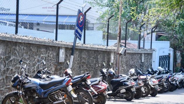 The rising number of vehicles would soon make parking a public nuisance issue. By considering this, the PMC parking policy aims to change the mindset of provision of parking.(HT PHOTO) The rising number of vehicles would soon make parking a public nuisance issue. By considering this, the PMC parking policy aims to change the mindset of provision of parking.(HT PHOTO)