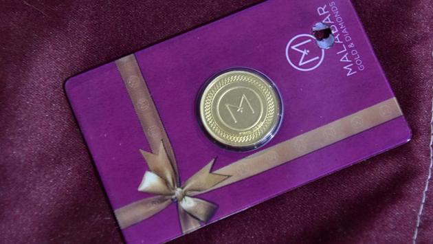 In the past, winners were given tender coconut and bananas as prizes. Today the winner and the runners up in the Kambala are gifted gold coins of 16 grams and 8 grams respectively. In the junior category, the winners are awarded coins weighing 8 grams and 4 grams. (Arijit Sen / HT Photo) In the past, winners were given tender coconut and bananas as prizes. Today the winner and the runners up in the Kambala are gifted gold coins of 16 grams and 8 grams respectively. In the junior category, the winners are awarded coins weighing 8 grams and 4 grams. (Arijit Sen / HT Photo)