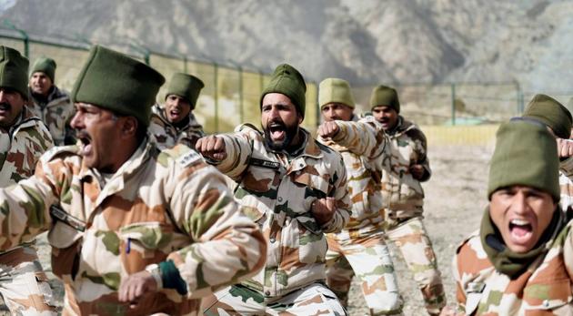 Indo-Tibetan Border Police jawans during a drill at the Nelong Border Outpost in Uttarkashi district of Uttarakhand. ITBP is the only one among the paramilitary and border guarding forces that will have a tableau in the Republic Day parade.(PTI)