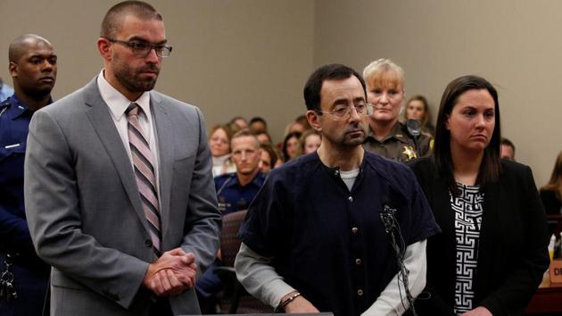 Larry Nassar (C), a former team USA Gymnastics doctor who pleaded guilty in November 2017 to sexual assault charges, listens as he is sentenced in Lansing.(Reuters)