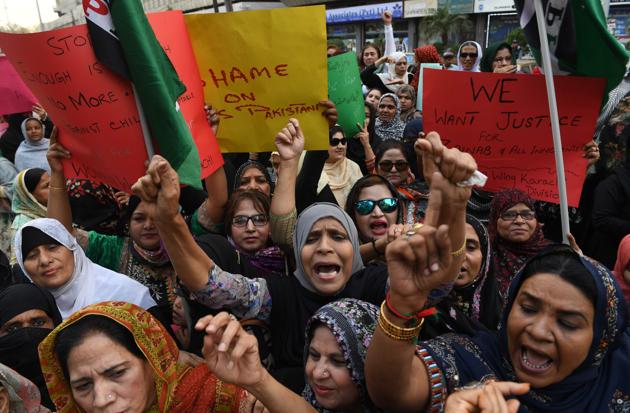 Pakistani civil society activists take part in a protest after a child was raped and murdered in Karachi on January 12, 2018.(AFP)