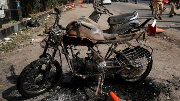 Rushikesh was driving the bike and rammed into the Innova car near the toll plaza after the car took a sharp U-turn without giving any indication. As soon as the accident happened, the bike burst into flames. (HT REPRESENTATIVE PHOTO)