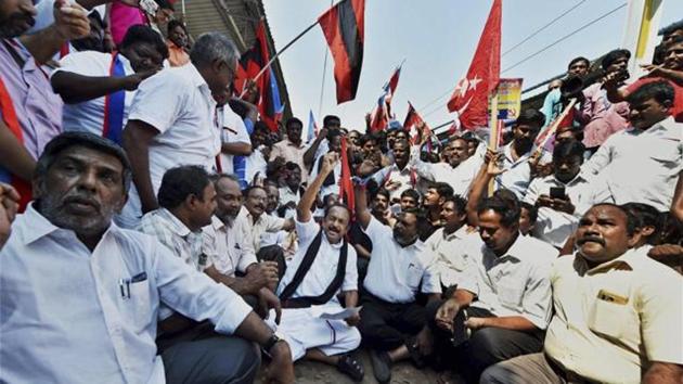 MDMK general secretary Vaiko and VCK chief Thol Thirumavalavan demand the Centre’s intervention in setting up of the Cauvery Management Board, Chennai , in 2016.(PTI) MDMK general secretary Vaiko and VCK chief Thol Thirumavalavan demand the Centre’s intervention in setting up of the Cauvery Management Board, Chennai , in 2016.(PTI)