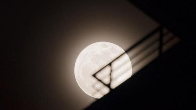 The January 31 supermoon, which is the first blue moon of 2018, marks the last in a trilogy of supermoons. (Satish Bate/HT File Photo) The January 31 supermoon, which is the first blue moon of 2018, marks the last in a trilogy of supermoons. (Satish Bate/HT File Photo)