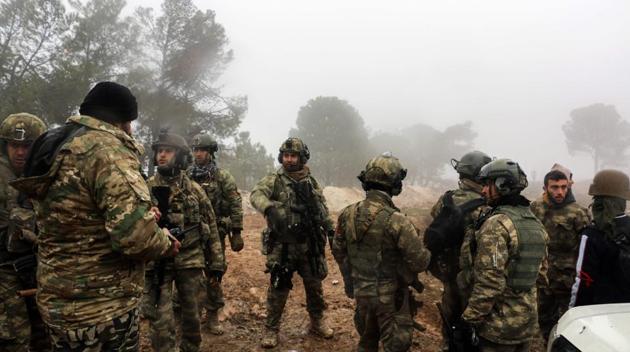 Turkish soldiers are seen around the area of Mount Bersaya, north of the Syrian town of Azaz near the border with Turkey, on January 23, 2018. (AFP) Turkish soldiers are seen around the area of Mount Bersaya, north of the Syrian town of Azaz near the border with Turkey, on January 23, 2018. (AFP)