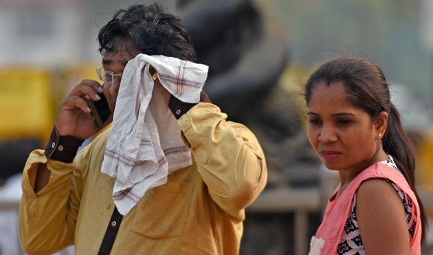 Day temperature in the suburbs and south Mumbai fell by almost two degrees Celsius below normal on Tuesday (HT Photo) Day temperature in the suburbs and south Mumbai fell by almost two degrees Celsius below normal on Tuesday (HT Photo)