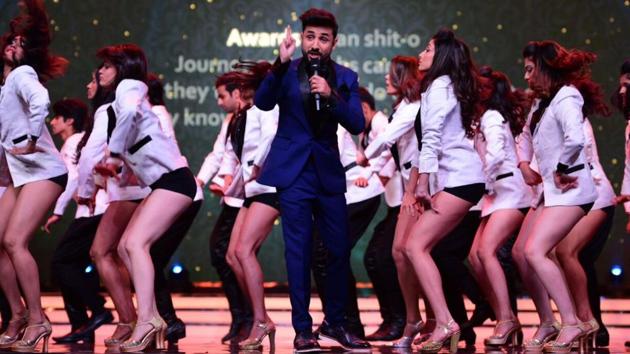 Actor and host of the evening, Vir Das kicked off the awards night in his own inimitable style. He sang a song set to the tune of 2017 hit Despacito, and even poked fun at award shows and Bollywood. Shiamak Davar’s dance troupe accompanied him. (ht photo)