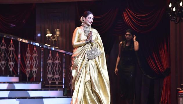 Rekha thanks the audience at HT India’s Most Stylish Awards.(HT photo)