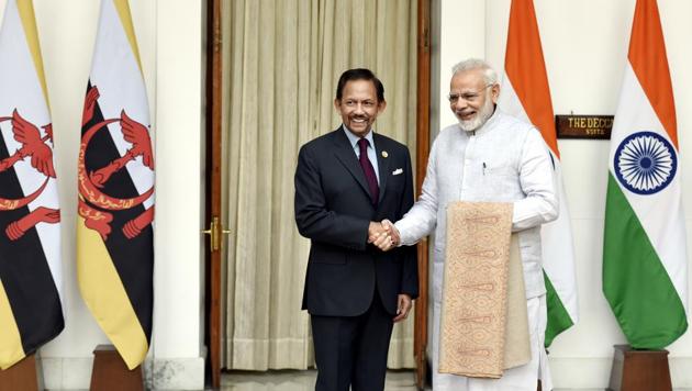 Prime Minister Narendra Modi (R) welcomes Sultan of Brunei Haji Hassanal Bolkiah prior to a bilateral meeting on the sidelines of ASEAN-INDIA Commemorative Summit, in New Delhi on Thursday. (Arvind Yadav/HT PHOTO) Prime Minister Narendra Modi (R) welcomes Sultan of Brunei Haji Hassanal Bolkiah prior to a bilateral meeting on the sidelines of ASEAN-INDIA Commemorative Summit, in New Delhi on Thursday. (Arvind Yadav/HT PHOTO)