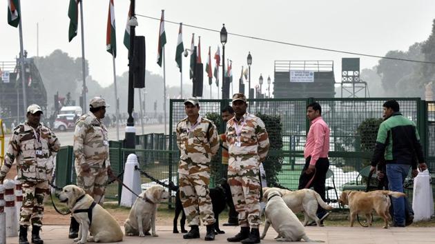 Security personnel stand guard at Rajpath for the Republic Day Parade and ASEAN Summit in New Delhi on Wednesday. (Sonu Mehta/HT Photo) Security personnel stand guard at Rajpath for the Republic Day Parade and ASEAN Summit in New Delhi on Wednesday. (Sonu Mehta/HT Photo)