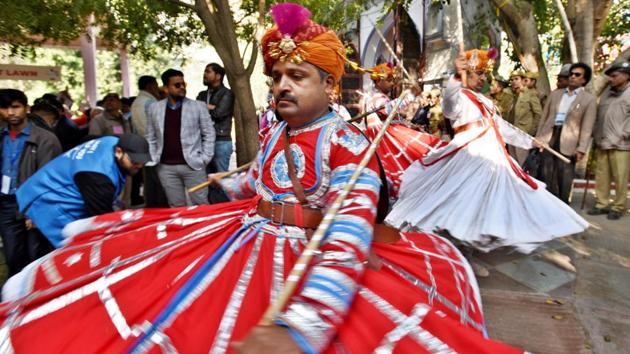 Rajasthani folk dancer perform during the Jaipur Literature Festival at Diggi Palace in Jaipur on Thursday.(Raj K Raj/HT PHOTO)