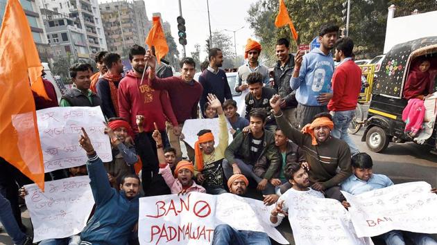 Karni Sena members protest against the release of film Padmaavat in Patna on Thursday.(PTI)