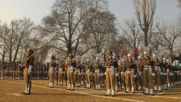 Kashmir police has sounded an alert against an 18-year-old girl from Pune who they suspect could be a possible suicide bomber at the parade. A communiqué to all district police heads was sent by Kashmir IG, Munir Khan raising alert against a resident of Yerawada, Pune currently in the valley. (Waseem Andrabi / HT Photo)