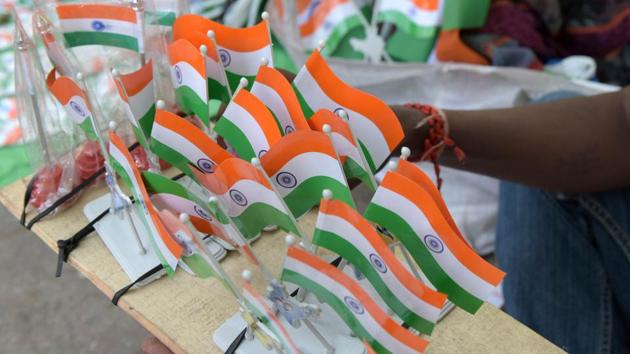 A street hawker sells miniature Tricolor flags ahead of Republic Day celebration in Navi Mumbai on Thursday.(HT Photo)