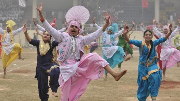 Performers take part in an event to mark Republic Day in Chandigarh on Friday. (Keshav Singh / ht Photo) Performers take part in an event to mark Republic Day in Chandigarh on Friday. (Keshav Singh / ht Photo)