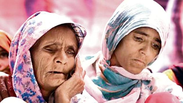 Anguri Begum, mother of lynching victim Pehlu Khan, sits on a dharna, demanding justice for her son. (HT File Photo) Anguri Begum, mother of lynching victim Pehlu Khan, sits on a dharna, demanding justice for her son. (HT File Photo)