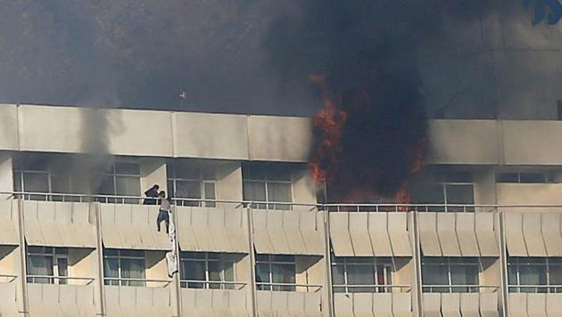 A man tries to escape from a balcony of the Intercontinental Hotel during an attack by gunmen in Kabul, Afghanistan on January 21, 2018. (Omar Sobhani / REUTERS) A man tries to escape from a balcony of the Intercontinental Hotel during an attack by gunmen in Kabul, Afghanistan on January 21, 2018. (Omar Sobhani / REUTERS)
