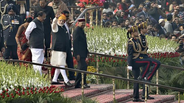 Prime Minister Narendra Modi waves to the crowd as he escorts President Ram Nath Kovind after the Republic Day parade. (Ajay Aggarwal / HT Photo)