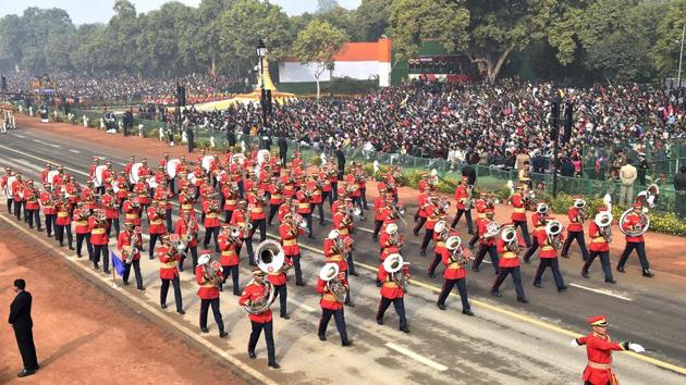 The BSF’s marching band passes through the saluting base at Rajpath. (Ajay Aggarwal / HT Photo)