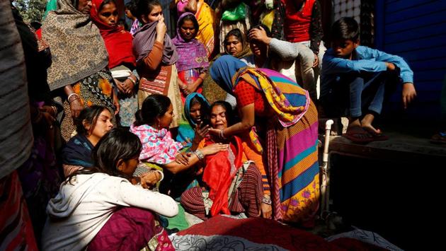 Relatives mourn next to the body of a victim, who was killed in Saturday’s fire at a warehouse in New Delhi. (Adnan Abidi / REUTERS) Relatives mourn next to the body of a victim, who was killed in Saturday’s fire at a warehouse in New Delhi. (Adnan Abidi / REUTERS)