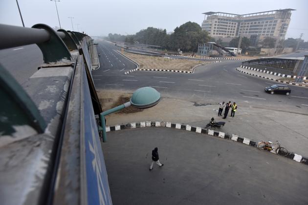 A newly inaugurated underpass enabling commuters to travel directly towards Huda City Centre (HCC), bypassing Huda Gymkhana Club or Crowne Plaza was opened on Monday. (Sanjeev Verma/HT PHOTO) A newly inaugurated underpass enabling commuters to travel directly towards Huda City Centre (HCC), bypassing Huda Gymkhana Club or Crowne Plaza was opened on Monday. (Sanjeev Verma/HT PHOTO)