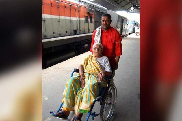 A disabled woman at the New Delhi railway station. The Centre’s target of making at least 25% of public transport disabled-friendly is far from realised.(Raj K Raj/HT File)