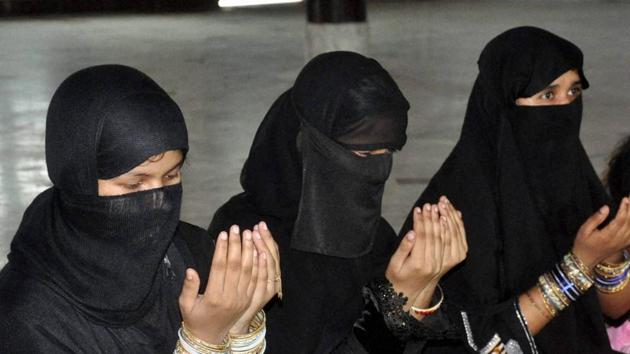 Muslim women offering namaz on the occasion of Eid-ul-Fitr at Eidgah in Lucknow.(PTI File Photo/Representative image) Muslim women offering namaz on the occasion of Eid-ul-Fitr at Eidgah in Lucknow.(PTI File Photo/Representative image)