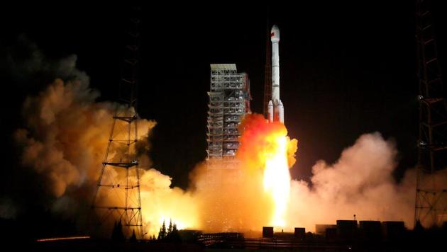 Two BeiDou-3 satellites via a single carrier rocket take off at the Xichang Satellite Launch Center, Sichuan province, China November 5, 2017.(REUTERS)