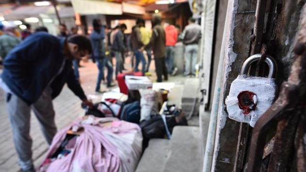Traders of Delhi are protesting the ongoing sealing drive in Delhi. (Sanchit Khanna/HT PHOTO) Traders of Delhi are protesting the ongoing sealing drive in Delhi. (Sanchit Khanna/HT PHOTO)