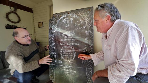 Walter Skold (left) and gravestone carver Michael Updike discuss the design of Skold's future tombstone.(AP)