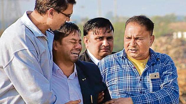 Police say Manmohan Kumar (2-L) misled police that his wife Rajni (inset) was missing, after having her murdered. (HT Photo) Police say Manmohan Kumar (2-L) misled police that his wife Rajni (inset) was missing, after having her murdered. (HT Photo)