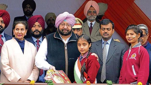 Punjab chief minister Capt Amarinder Singh felicitating students at the YPS Stadium in Patiala on Friday. (Bharat Bhushan/HT) Punjab chief minister Capt Amarinder Singh felicitating students at the YPS Stadium in Patiala on Friday. (Bharat Bhushan/HT)