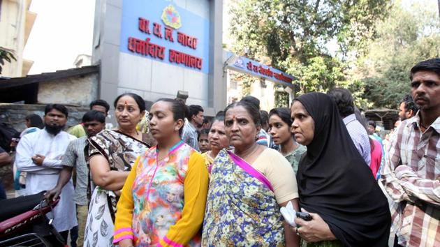 The victim’s family members outside Nair Hospital on Sunday.(HT Photo)