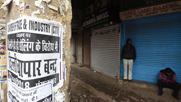 Markets across Delhi remained closed keeping with the call for a ‘Delhi bandh’ made by the Confederation of All India Traders to protest against the ongoing sealing drive by the MCD at Chawri Bazar on January 23.(Sonu Mehta/HT File Photo)