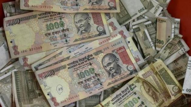 File photo of demonetised notes of Rs 500 and Rs 1000 notes denominations.(Hindustan Times) File photo of demonetised notes of Rs 500 and Rs 1000 notes denominations.(Hindustan Times)