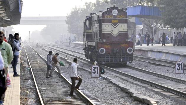 Last year, 19% of train mishaps took place at unmanned train crossings, a number the Railways is attempting to bring down with improvised tools and methods. (HT File Photo) Last year, 19% of train mishaps took place at unmanned train crossings, a number the Railways is attempting to bring down with improvised tools and methods. (HT File Photo)
